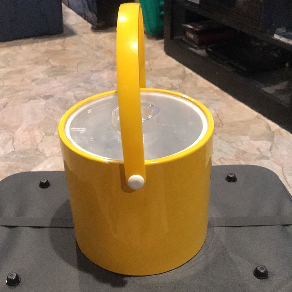 1970s Vintage Yellow Ice Bucket by Shelton-Ware Corp - Picture 2 of 12